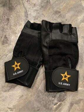 U.S. Army Black Fingerless  Grip Gloves with Yellow Star